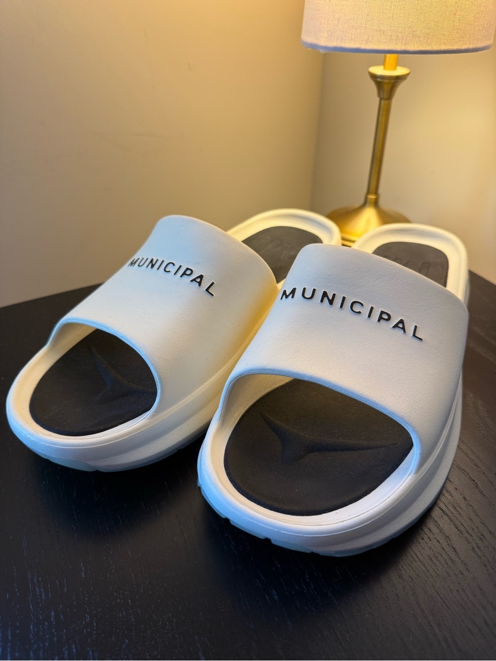 Municipal Podium Slides - Men’s - Size 15 - Natural Color - Like New w/Bag